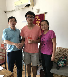 喜報:我司今年又有兩名員工子女獲公司助學獎勵